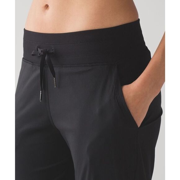 Lululemon Dance Studio Crop II Unlined 20" Black - Size: 6 - Picture 6 of 13